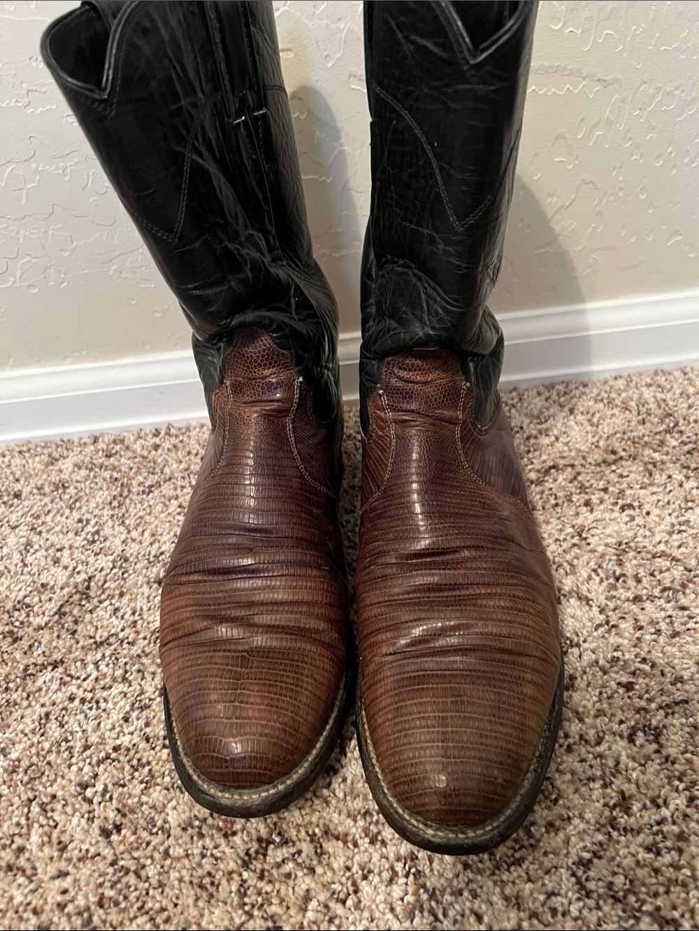 Justin Boots Two-Tone Brown Lizard-Textured Foot with Black Leather Shaft
